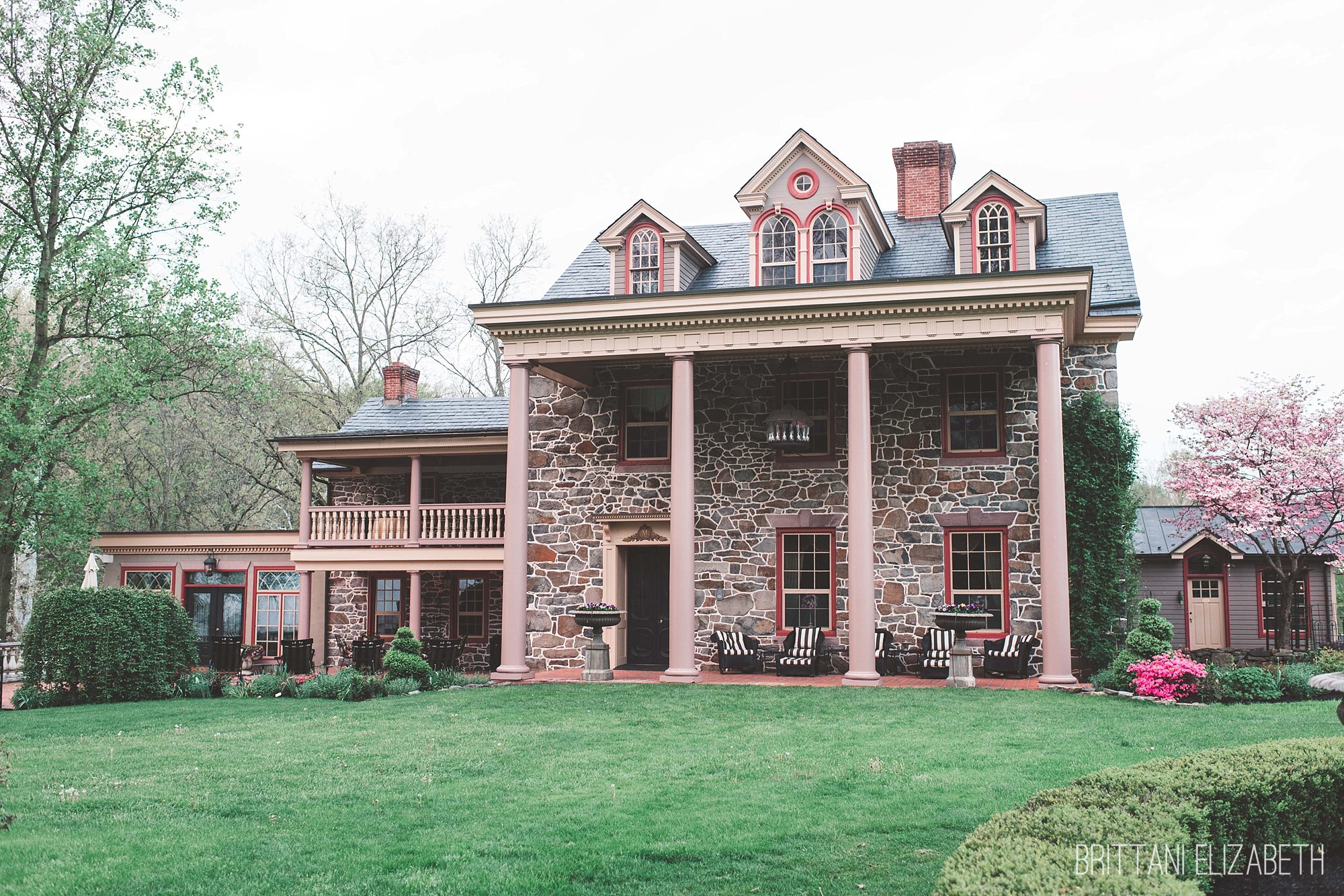 moonstone manor wedding venue exterior