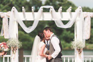 first kiss as husband and wife lodges at gettysburg wedding